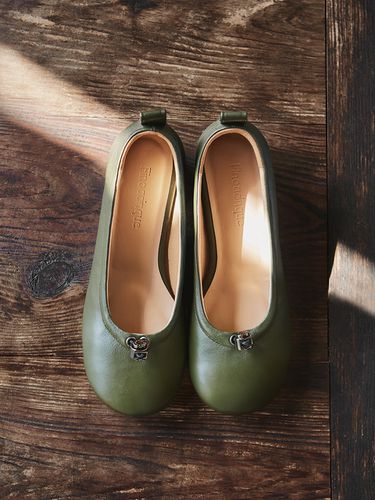 Ngela Round Toe Stopper Flatshoes_Khaki - Finoacinque - Modalova