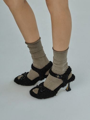 Crush Fleece Sandals - mishuu somuch - Modalova