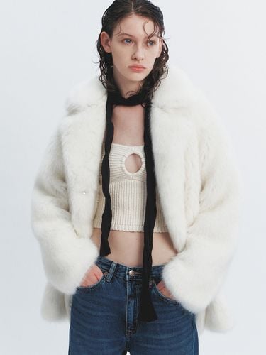 Khloe Faux Fur Coat (White) - HAVELESS - Modalova