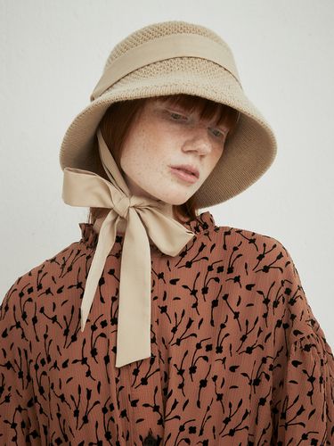 Scarf Knit Bucket Hat_Beige - DEW E DEW E - Modalova