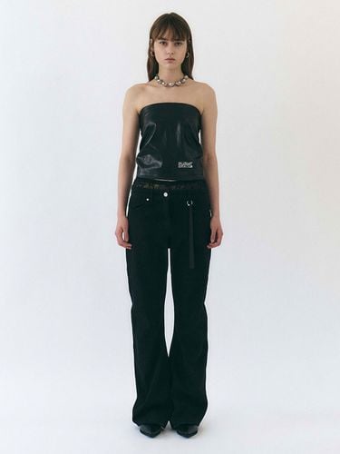 Pierced Curved Denim (Black) - YUNSE - Modalova