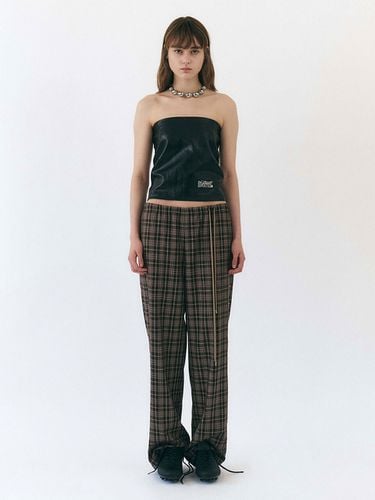 Brown Check Pants (Brown) - YUNSE - Modalova