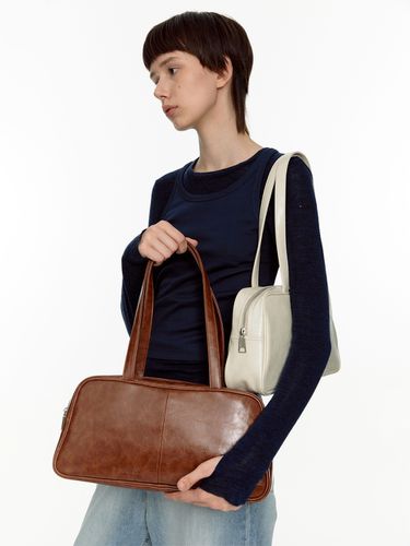 Trapezoid Wide Shoulder Bag_Crack Brown - FILLINTHEBLANK - Modalova