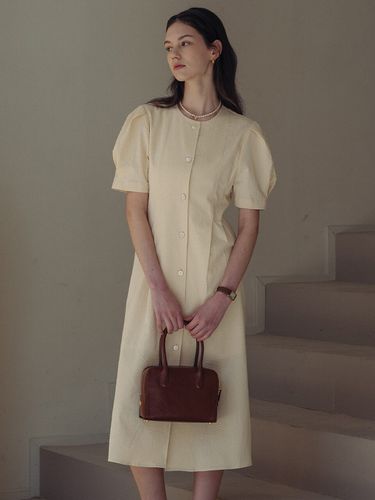 Martha Embo Dress_Beige - TILLIDIE - Modalova