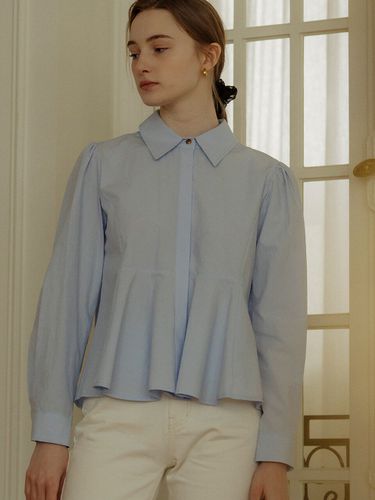 Gold Button Point Flare Blouse_Skyblue - TILLIDIE - Modalova