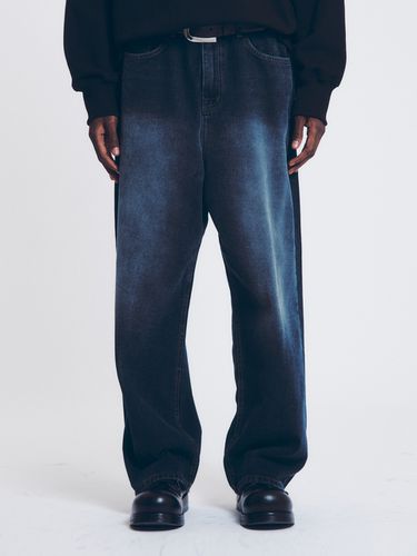 Barrel Wide Leg Fading Denim Pants_Dark Navy - FAMILLE - Modalova