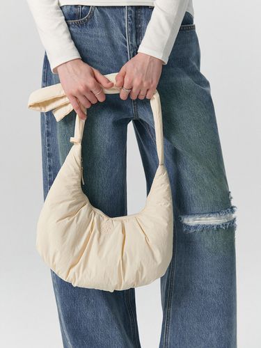 Circle Logo Padding Hobo Bag - CITYBREEZE - Modalova