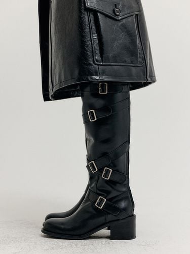 XENDA Buckle Strap Long Boots_Black - EENK - Modalova