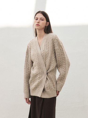 RTF Cable Wrap Knit Cardigan - MOHAN - Modalova