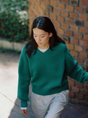 Clay Wool V-neck Knit - URAGO - Modalova