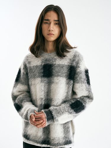 Bold Gingham Check Sweater _ 2 Colors - THE KNIT COMPANY - Modalova