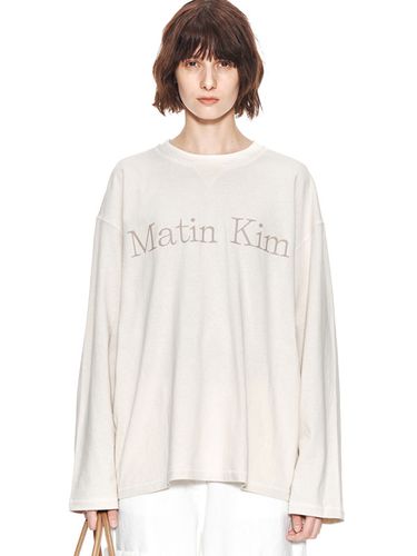 Matin Typo Long Sleeve Top_Beige - Matin Kim - Modalova