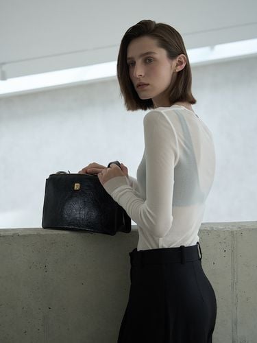 QM Brooklyn Medium Shoulder Bag_Black - AMAG STUDIO - Modalova