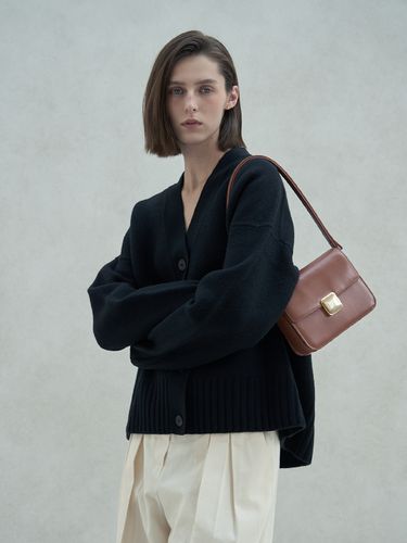 Q Box Small Shoulder Bag_Brown - AMAG STUDIO - Modalova