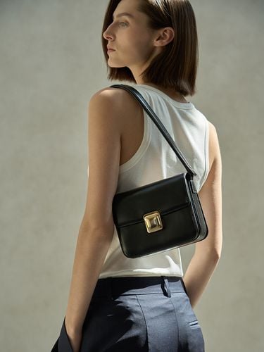 Q Box Small Shoulder Bag_Black - AMAG STUDIO - Modalova