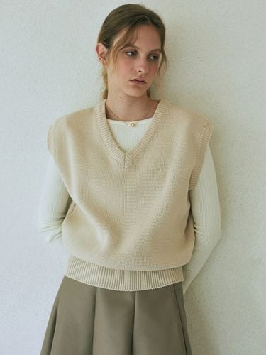 Old Money Knit Vest_Beige - YAN13 - Modalova