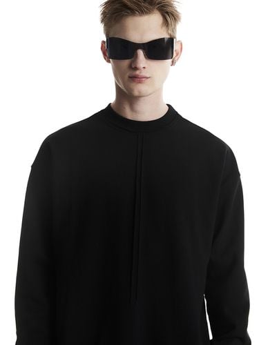 Cut-Out Pin Tuck Sweatshirt (Black) - DGNAK12 - Modalova