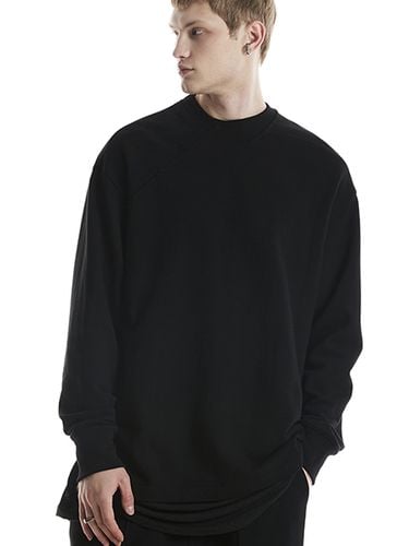 Slice Neckline T-Shirt (Black) - DGNAK12 - Modalova