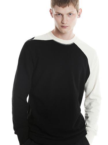 Asymmetry Raglan T-Shirt (Black) - DGNAK12 - Modalova