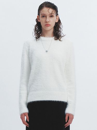 Fluffy Pull Over Round Knit (White) - HAVELESS - Modalova