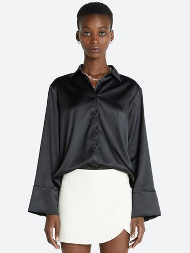 Over Cuff Silky Shirt (Black) - HAVELESS - Modalova