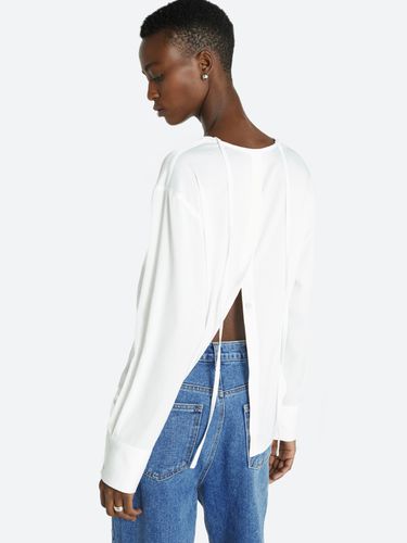 Draped Open Back Blouse (White) - HAVELESS - Modalova