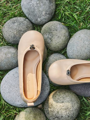 Ngela Round Toe Stopper Flatshoes_Pink Beige - Finoacinque - Modalova