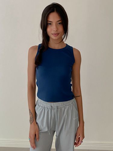 Hata Ribbed Sleeveless T-shirt_Navy - INJIACTIVE - Modalova