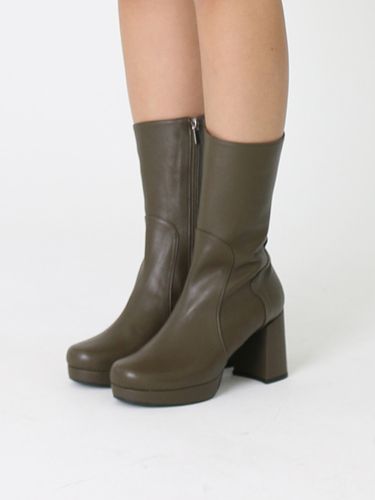 Natilda Platform Middle Boots_Khaki - CHERTOI SEOUL - Modalova