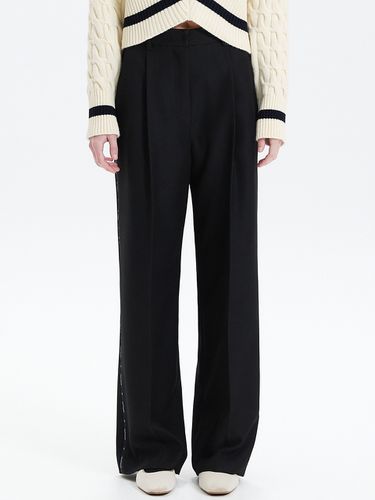 Side Line Tape Wide Pants (Black) - HAE BY HAEKIM - Modalova