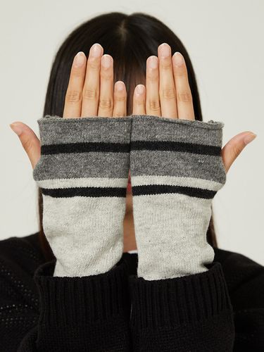 Stripe Hand Warmer _ Grey - WAIKEI - Modalova