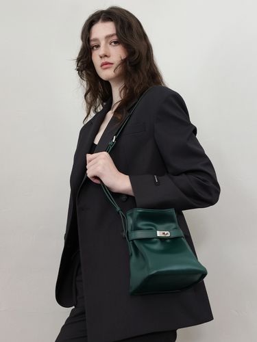 Mila Amulet Bucket Bag_Green - LOVE CHARM - Modalova