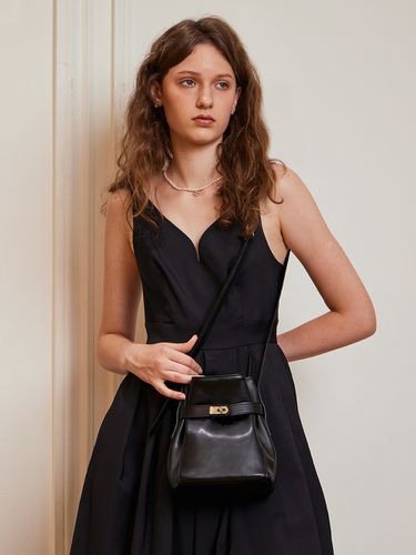 Mila Amulet Bucket Bag_Black - LOVE CHARM - Modalova