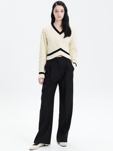 V-Neck Crop Cable Knit - HAE BY HAEKIM - Modalova