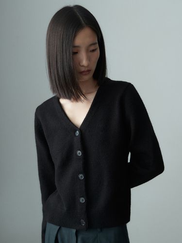 Knit V Neck Cardigan_Black - RE RHEE - Modalova