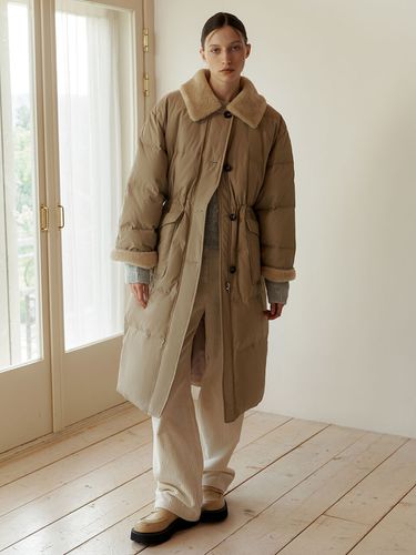 Shearling Collar Long Down Jacket_Light Khaki - a.t.corner - Modalova