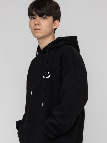 UNISEX] Small Drawing Smile Hoodie_Black - GRAVER - Modalova