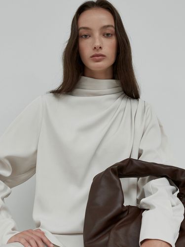 Half-Turtleneck Shirring Puff Blouse OU1165 - ouie - Modalova