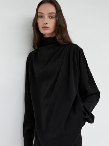 Half - Turtleneck Shirring Puff Blouse OU1166 - ouie - Modalova