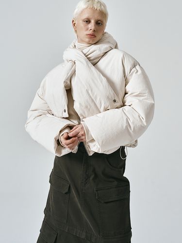 Hood Scarf Crop Puffer Jacket_Off White - NOIRER for WOMEN - Modalova