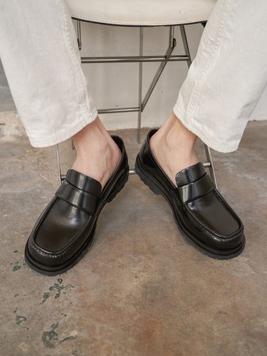 MEN] Owen Leather Loafers_Black - blanc sur blanc - Modalova