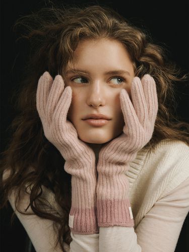 Cashmere Blend Ribbed Knit Gloves_Soft Pink/ - AVVINA PELLE - Modalova