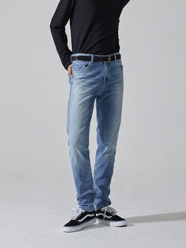 Diagonal Scratch Straight Jeans - WEST GRAND BOULEVARD - Modalova