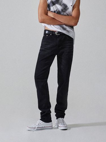 Diagonal Scratch Straight Jeans - WEST GRAND BOULEVARD - Modalova