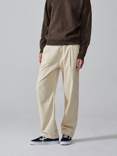 Wide Leg Single Pleated Corduroy Banded Pants - WEST GRAND BOULEVARD - Modalova