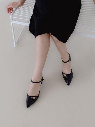 Rn Strap Pumps_Black - MOL:pin - Modalova