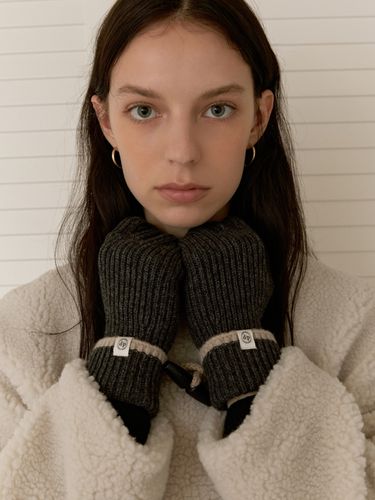 Line Knit Gloves_Charcoal - DEPOUND - Modalova