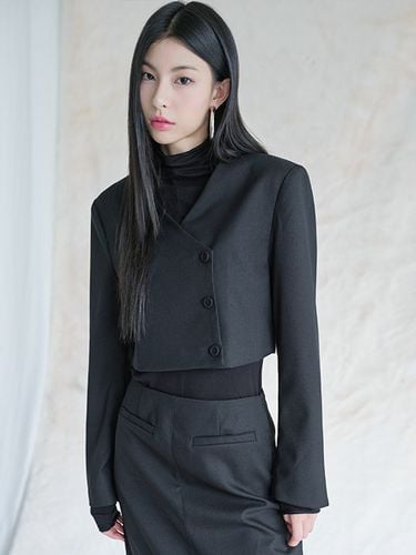 Karin Crop Jacket (Black) - AVANDRESS - Modalova