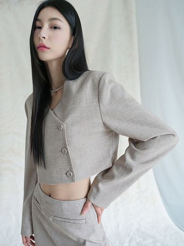 Karin Crop Jacket (Beige) - AVANDRESS - Modalova