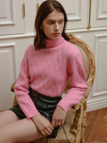 Malia Cable Knit Top - LOOKAST - Modalova